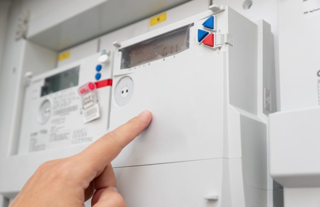 me acusan de manipular el contador de la luz​